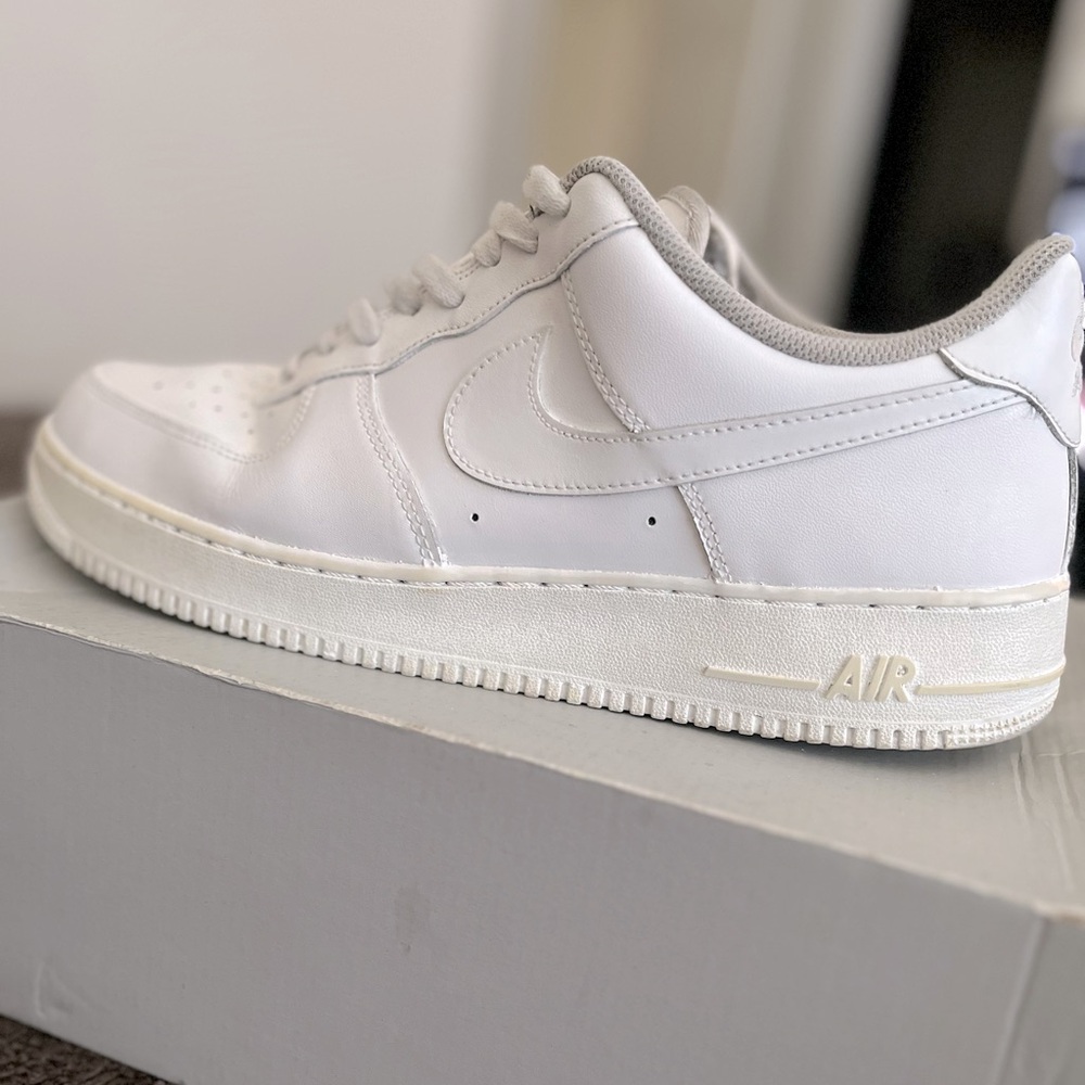 White Nike Airforce